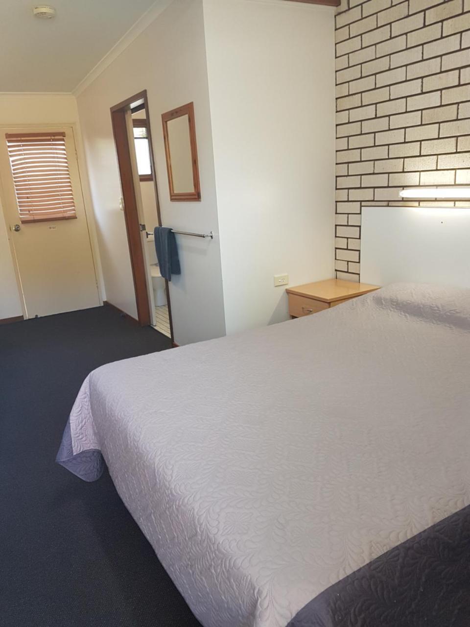 Emerald Tower Motor Inn מראה חיצוני תמונה