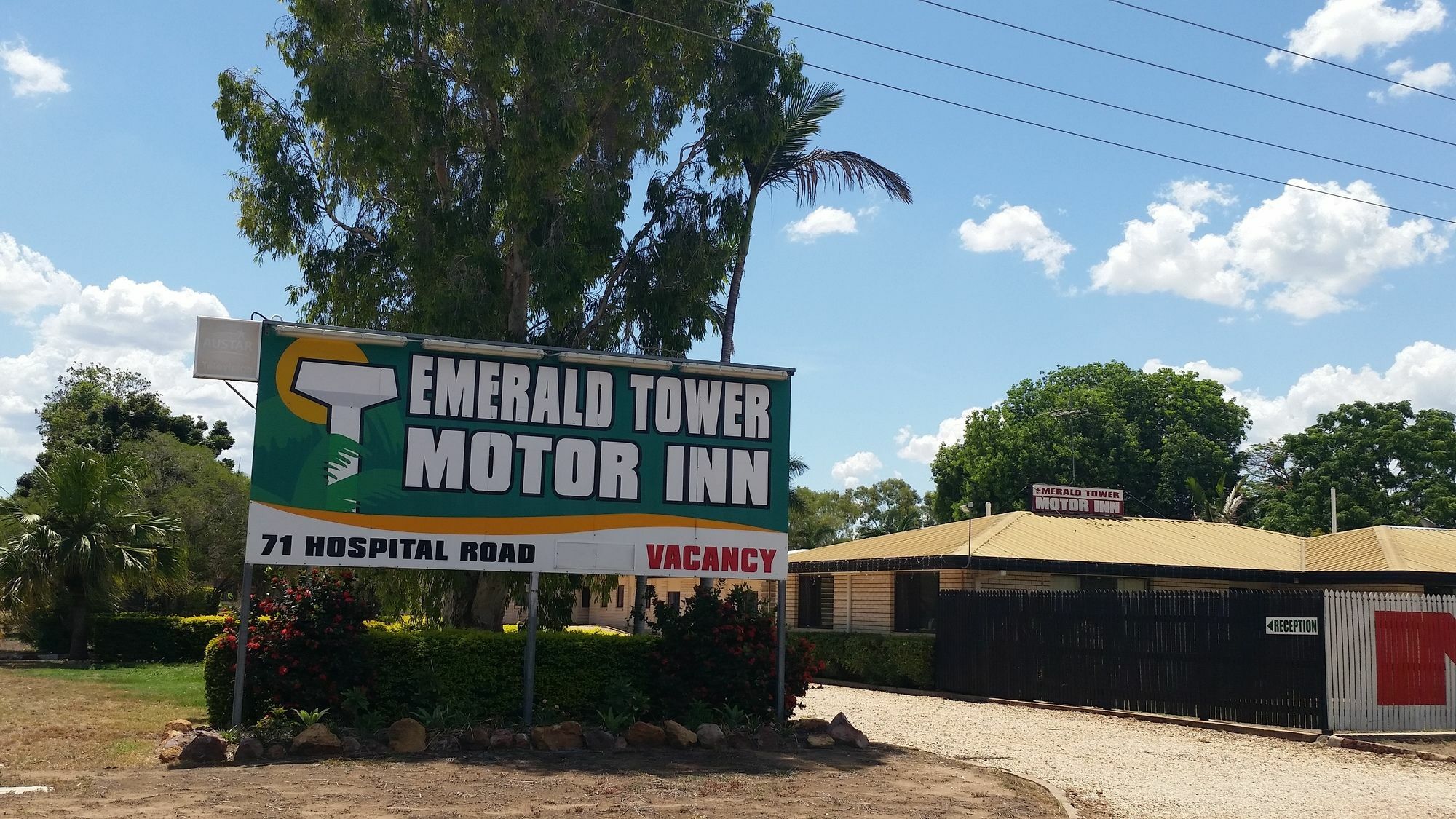 Emerald Tower Motor Inn מראה חיצוני תמונה